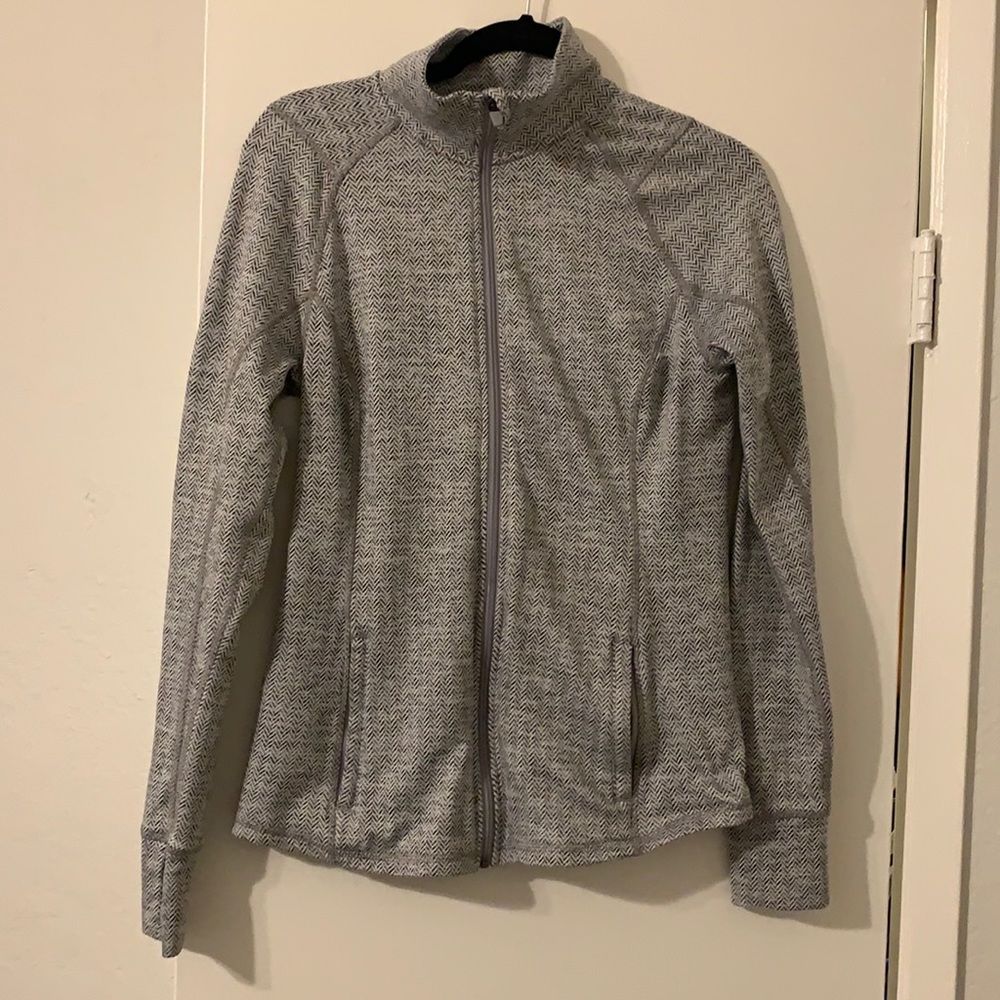 Activewear jacket! Two zip up side pockets- Thumb holes in the sleeves!